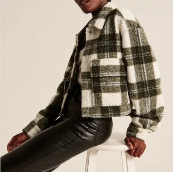 Abercrombie & Fitch Cropped Shacket Sherpa Plaid Teddy XS - Picture 4 of 17